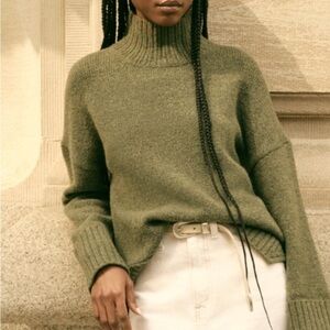 Ambercrombie Green Turtleneck